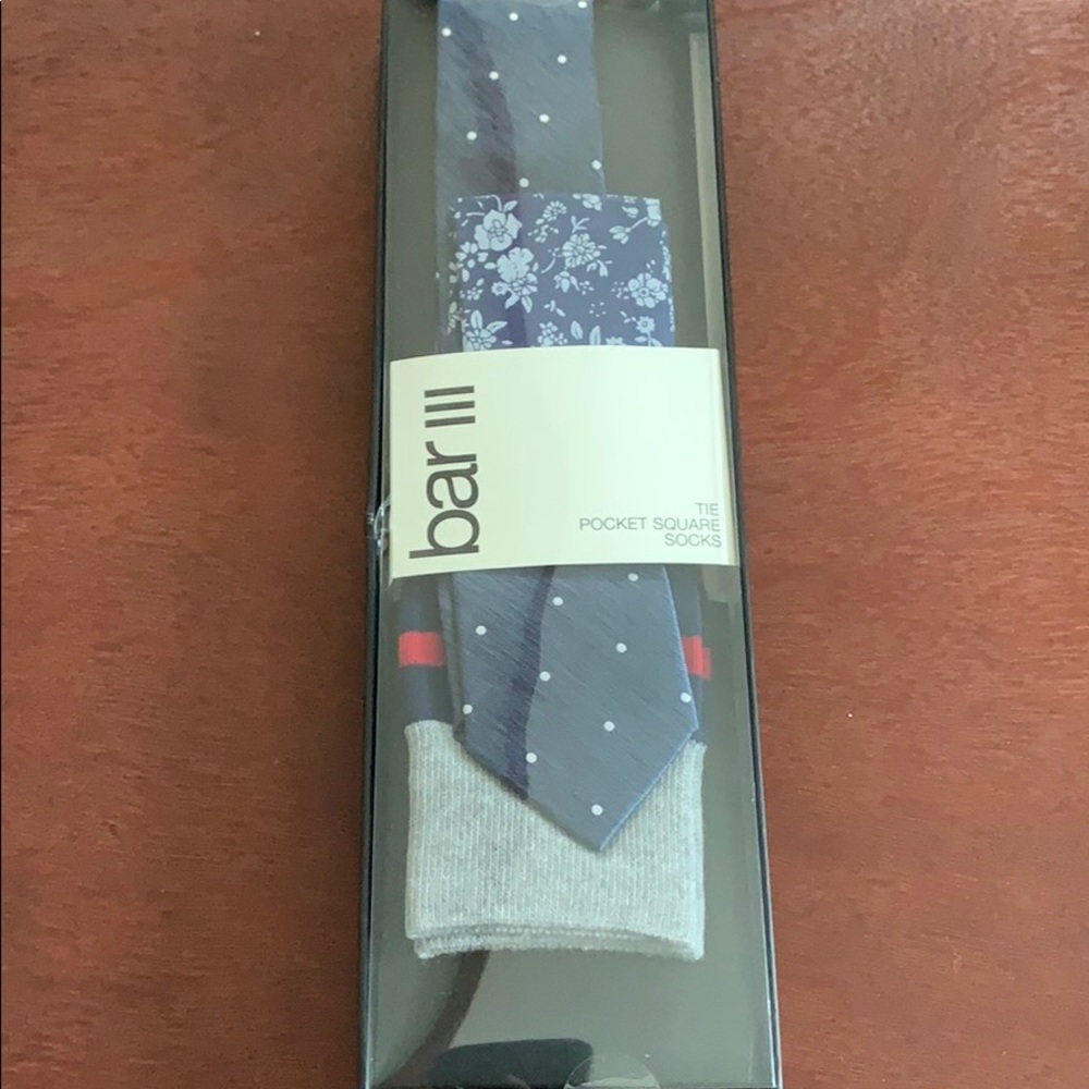 Bar III Tie, Pocket Square and Socks Set! NEW.